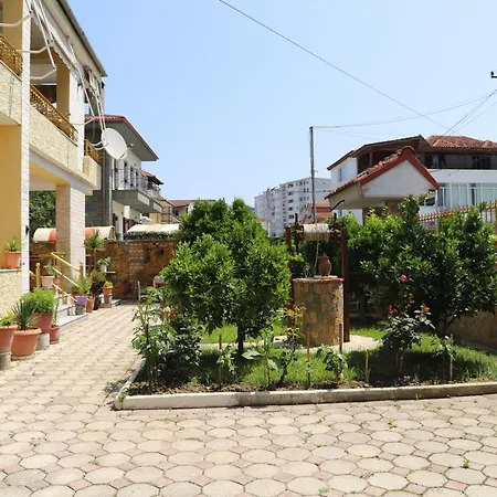 Raisa Guesthouse 12 Berat Exterior photo